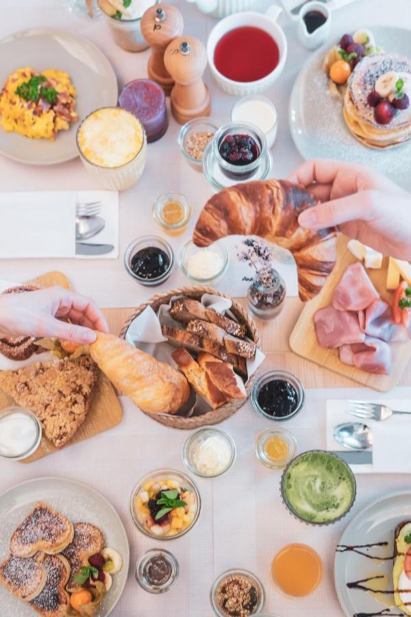 La Belle Vue Boutique & Cafe